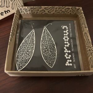 Brand New Oval/Eye-Shaped Feather-Like Design Earrings